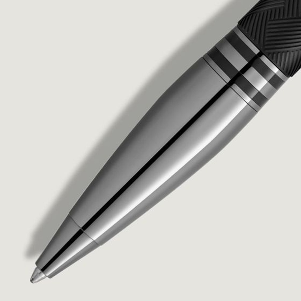 StarWalker Extreme Doué golyóstoll. A Montblanc StarWalker Extreme golyóstoll a klasszikus StarWalker formavilágot a Montblanc ikonikus Extreme mintázatával ötvözi.